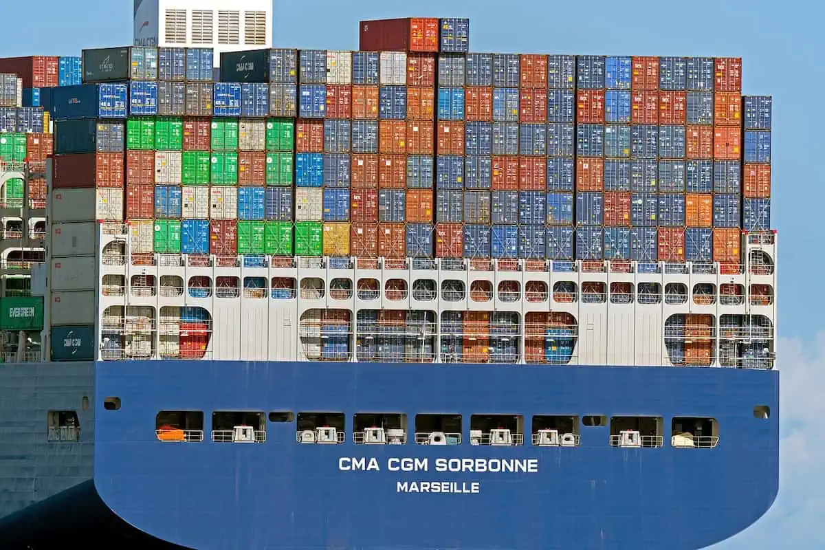 Shipping Container Tracking and Sustainability: How it Reduces Carbon Footprint!